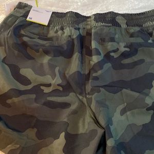 Old Navy active shorts camo with pockets